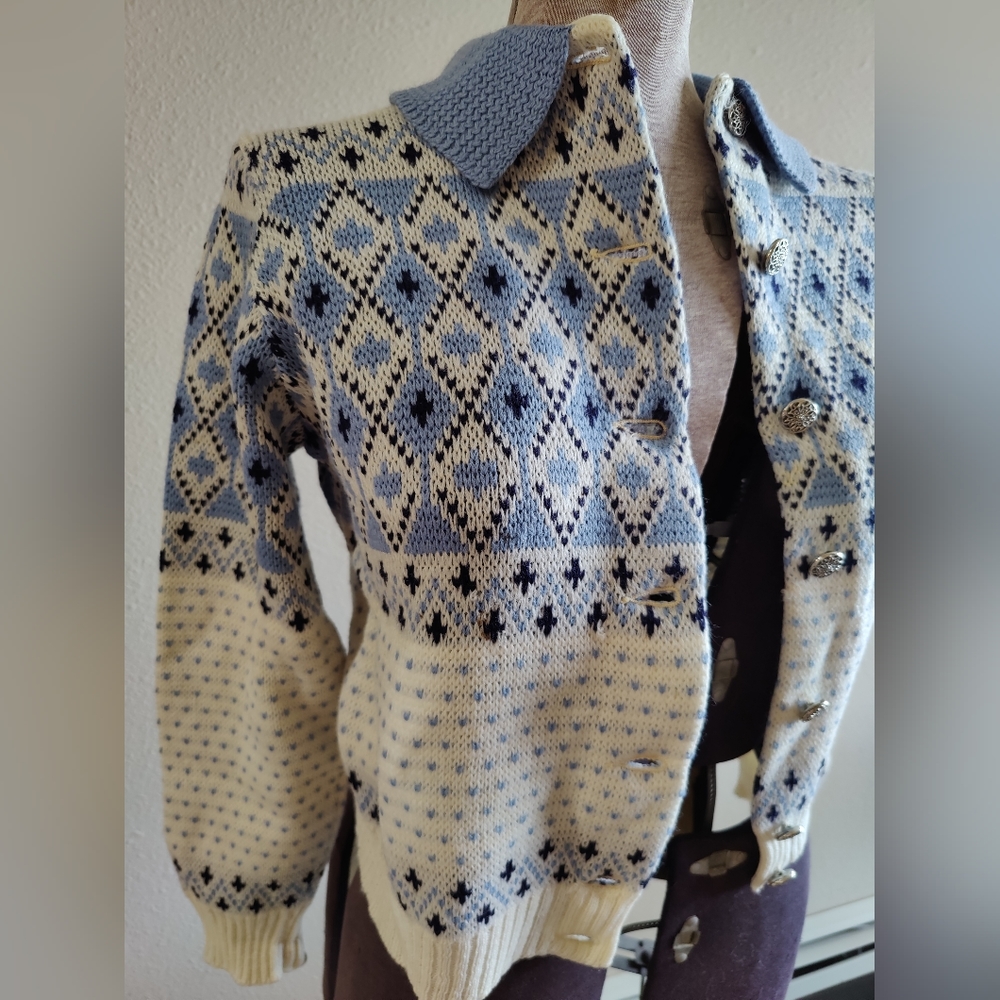 100% Wool Norwegian-style Cardigan fair isle sweater excellent vintage